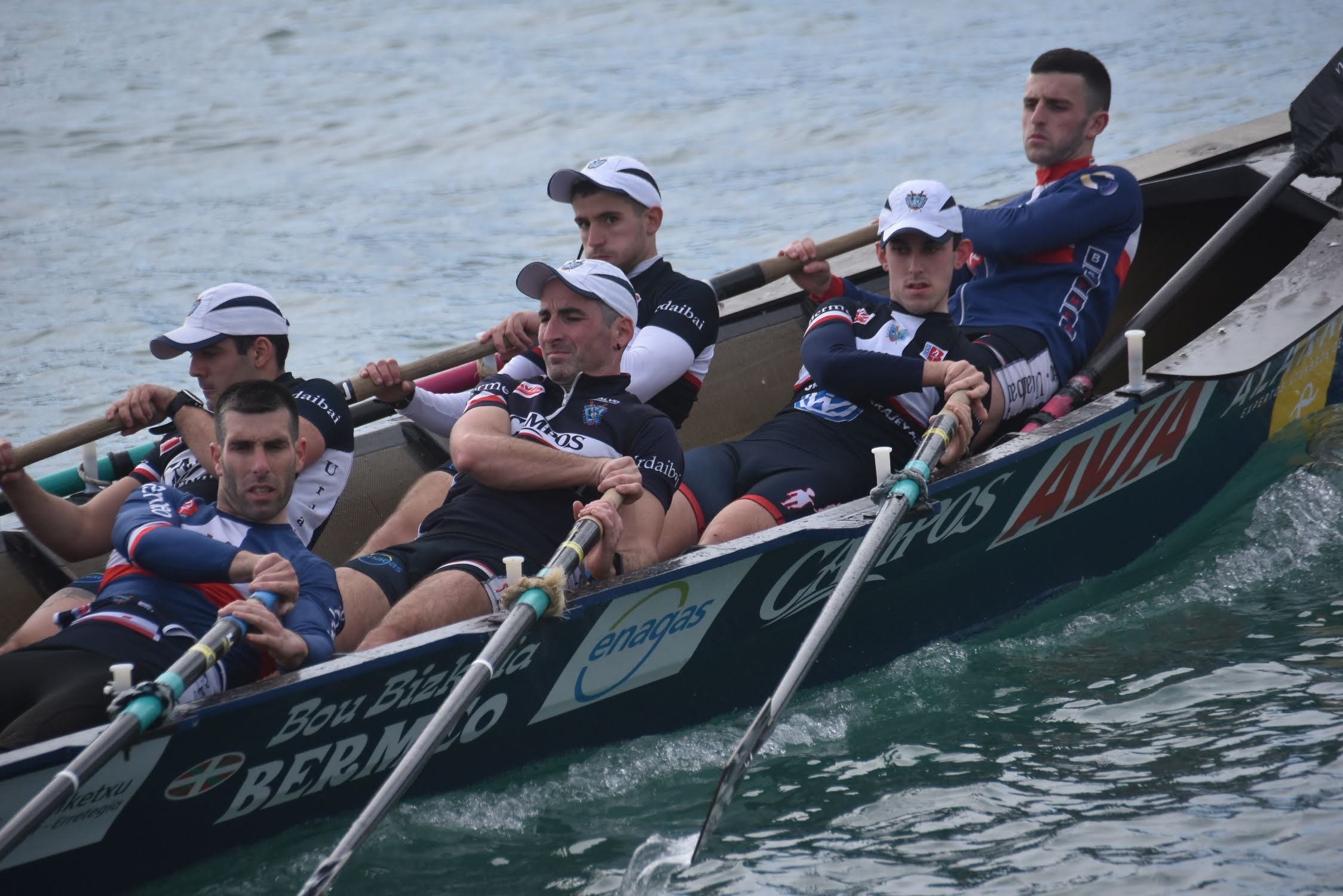 Fotografía propiedad de: Bermeo Arraun Argazkiak Foto de la regata