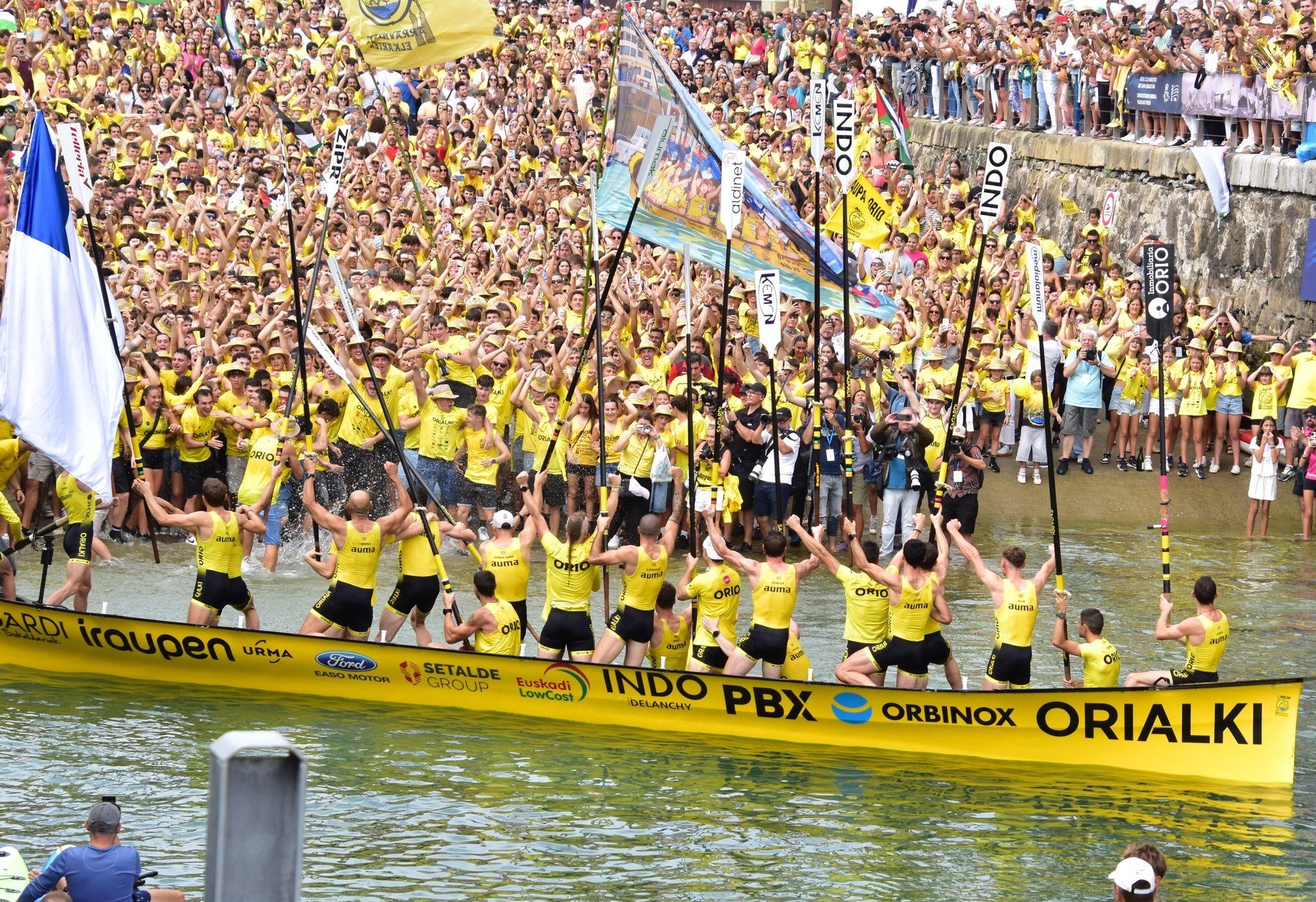 Fotografía propiedad de: Bermeo Arraun Argazkiak Foto de la regata